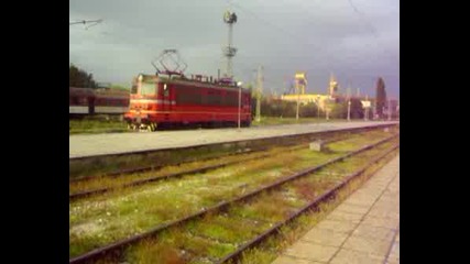 Локомотив Навлиза Във Варна.avi