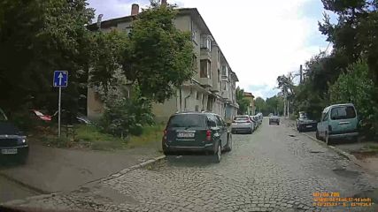 Автомобили в насрещното