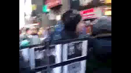 Bleeding Love ( New York Video )