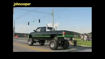 Откачен Burnout Насред Улицата