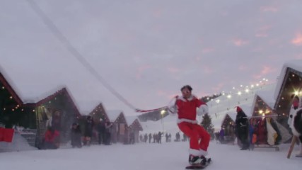 Дядо Коледа в 21 век, теглен от дрон - Santa Claus in 21 century with drone