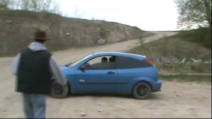 Тоя Ford Focus го скъсват от каране 