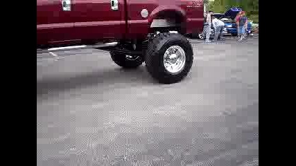 Ford F - 350 прави як burnoyt 