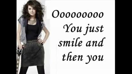 Selena Gomez - Kiss and tell *lyrics* 