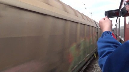 Разминаване с товарен влак