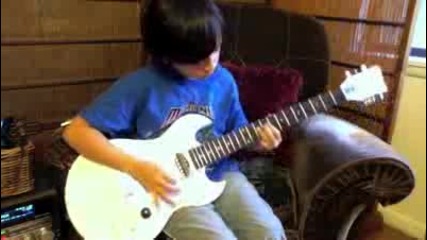 Девет годишно момче изпълнъва-comfortably Numb_ guitar solo by Pink Floyd