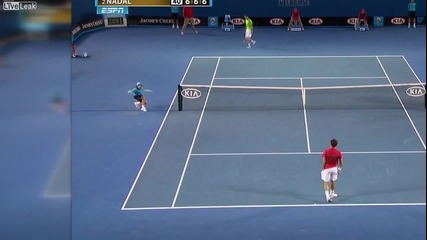 Страхотно хващане на топката от момче на Australian Open