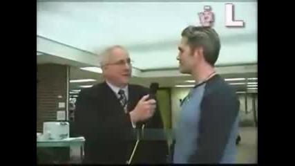 Наистина най - тъпият репортер в света 