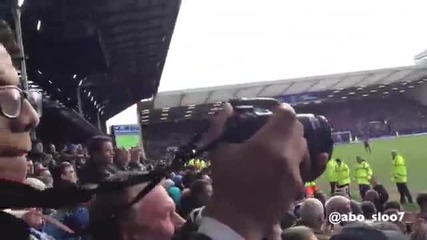 Радостта на феновете след гола на Евертън
