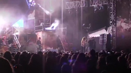 Miley Cyrus Smells Like Teen Spirit live in Ecuador