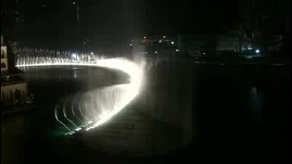 Това трябва да се види - невероятните танцуващи фонтани пред най - високата сграда в света 