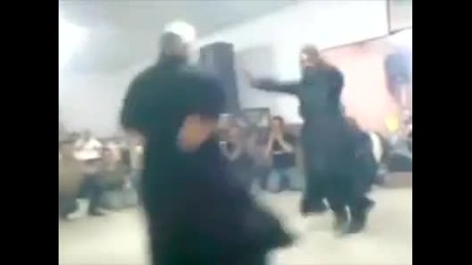 Манастирска дискотека... монаси танцуват бясно