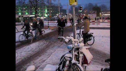 Каране в снега, час пик - Утрехт (холандия)