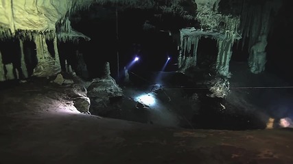 Пещера дълбоко в океана