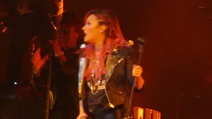 Невероятно изпълнение!! Fire Started - Demi Lovato