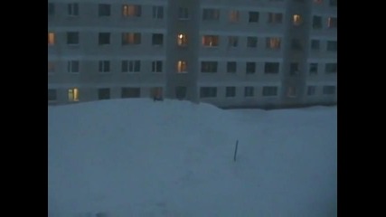 Луди руснаци скачат от 5 етажен блок !!!