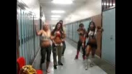 Troy Miller Танцува С Girlicious
