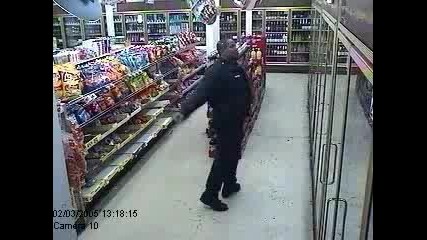 Няма Такъв Смях ! Полицай Танцува В Супермаркет