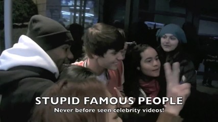 Justin Bieber hangs out with fans in New York City