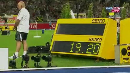 Юсеин Болт минава 200 метра за 19.20 секунди World Record