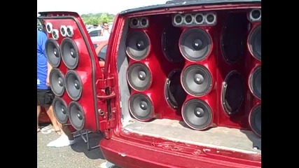 minivan with 40,000 watts 8 - 18s - 17-12s - 18 tweets at en