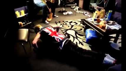 Justin Bieber прави Лицеви Опори..