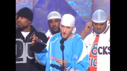 Еминем Получава Грамито си За Най - Добър Рап Албум на 2002 