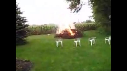 Отдалечих Се За По-Сигурно Пък Щях Да Изгоря Жив Много Съм Тъп!