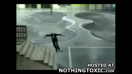 Пич Си Счупва Крака!