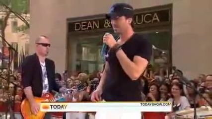 Enrique Iglesias ~ Kisses fan on the Today Show 