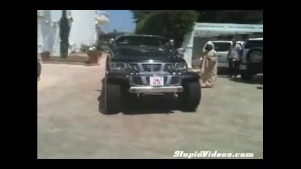 Арабците имат доста странни коли !!!!!! 