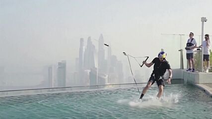 Американец извърши скок от басейн от 294 метрова сграда в Дубай (ВИДЕО)