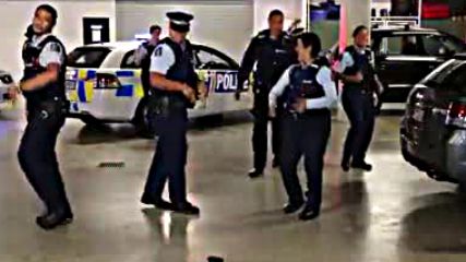 Предизвикателството "Бягащият полицай" на новозеландските полицаи