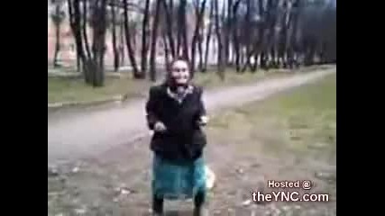 баба танцува техно