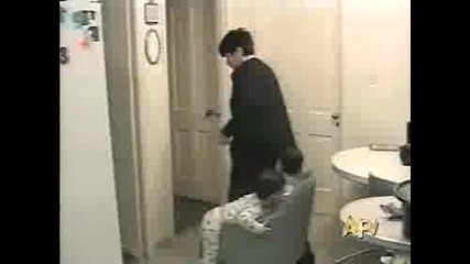 Небалансирано малко дете (смях)