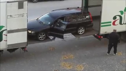 Много хитър начин да натовариш кола в камион
