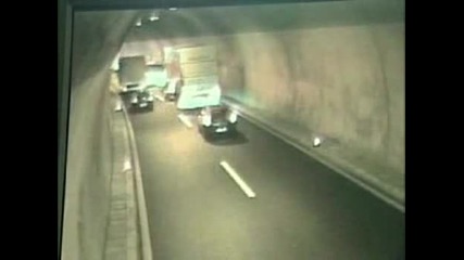 Доста Ужасен Инцидент В Тунел 