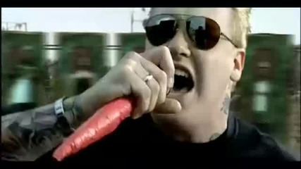 Papa Roach - She Loves Me Not