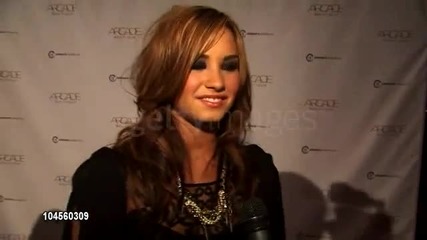 Demi Lovato Interview At The Autumn Party Benefiting Children s Institute (arcade Boutique) (hq)