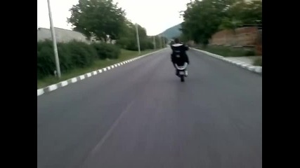 Скутер На Задна Гума!