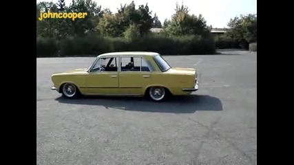 Прелестен Полски Fiat 125p Lowrider 