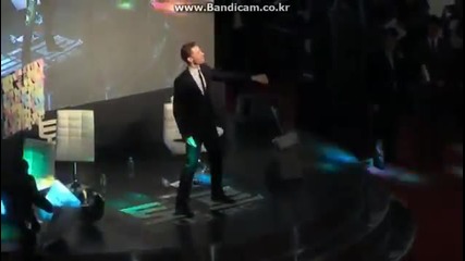 Tom Hiddleston Dancing!