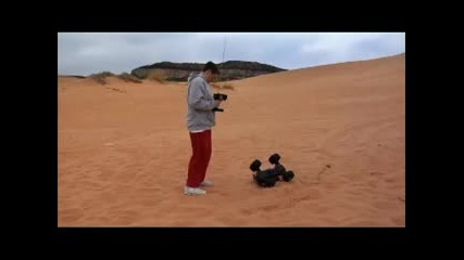 Момчета дърпани по пясъчни дюни от Rc Savage X (hq)