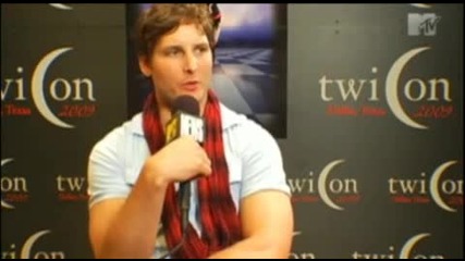 Peter Facinelli говори за Волтури и голите сцени.
