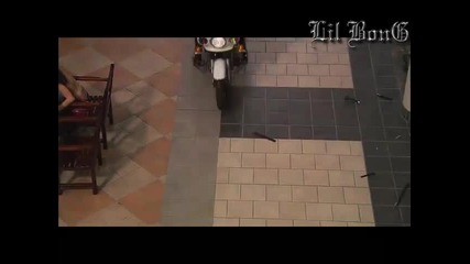Ето така се влиза в мола ;)