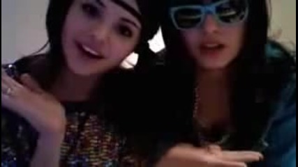 Demi Lovato and Selena Gomez - funny dance (lost video by Selena)