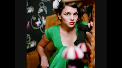 Norah Jones - Chasing Pirates (new Single) 