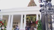 300 доброволци украсиха Белия дом за Коледа