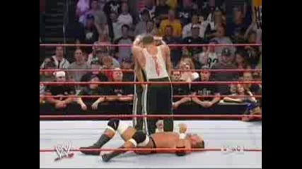 Wwe - Triple H vs Spirit Squad ( Завръщането на Shawn Michaels)