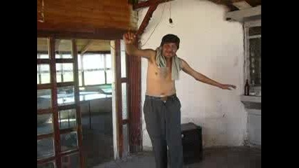 Пияница Го Удря На Кючек